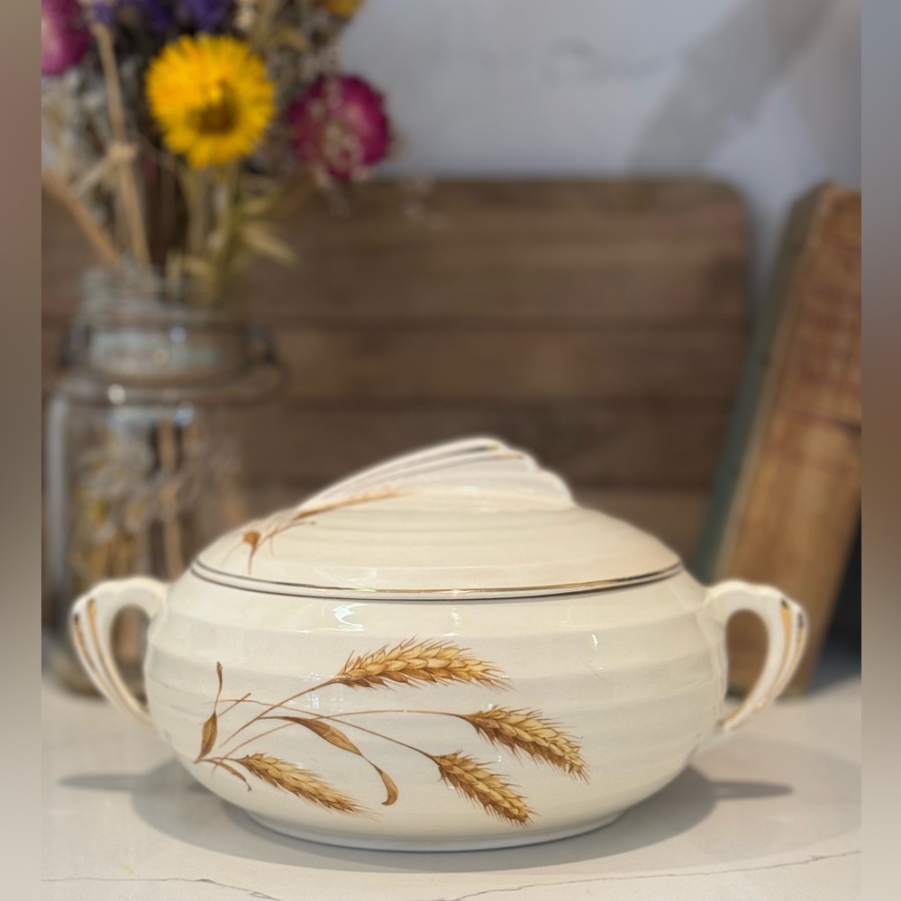 Vintage Edwin M. Knowles Casserole Serving Bowl w/Lid 22 Karat Gold